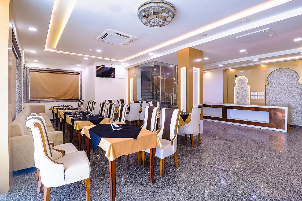 Fabhotel Swess Grand Agra  Exteriör bild